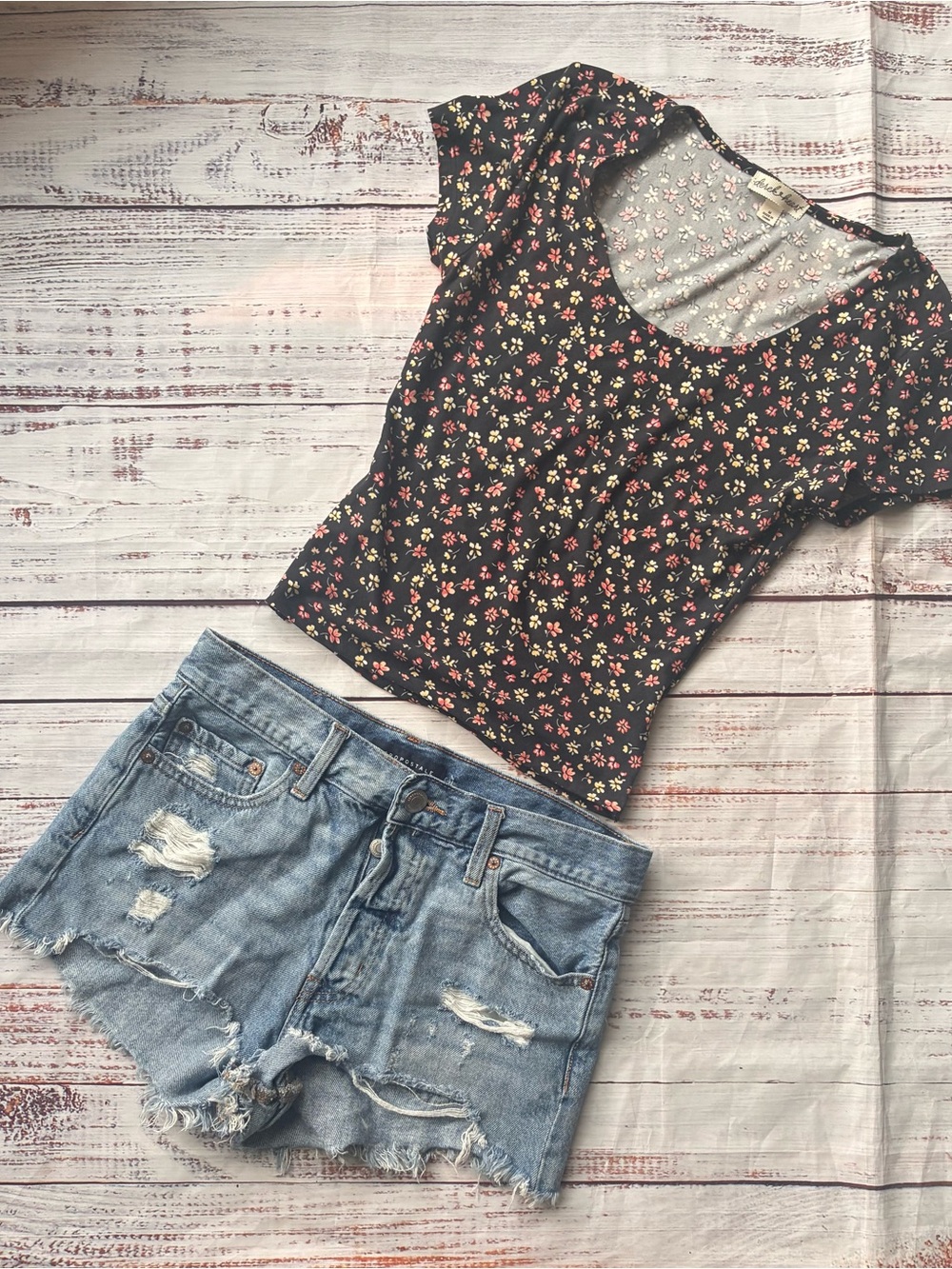 Derek Heart Top & Aeropostale Size 2 Boyfriend Shorts Outfit